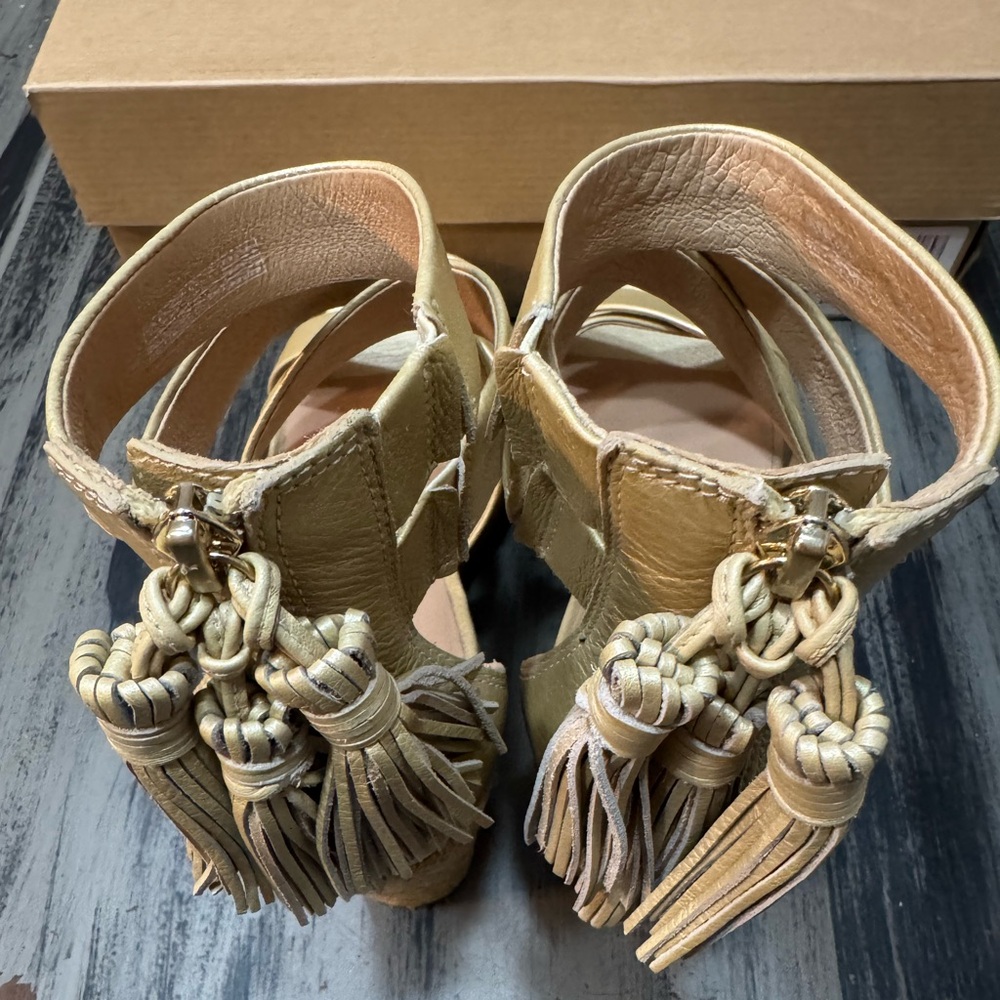 UGG Women’s Raquel Metallic Platform Wedge Sandals In Soft Gold Size 9.5 - Picture 5 of 16